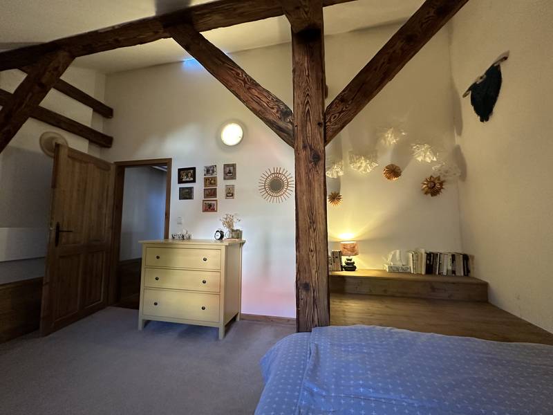 Podkrovie s trámami